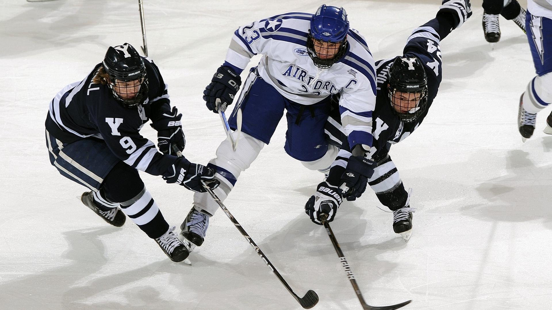 皇马和巴萨争抢小魔兽中锋，埃永是进攻桥头堡，皇马和巴萨传奇比赛